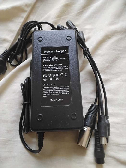 Incarcator multifunctional Lithium-Ion,cu 6 interfete,42V 2A,58.8W,nou