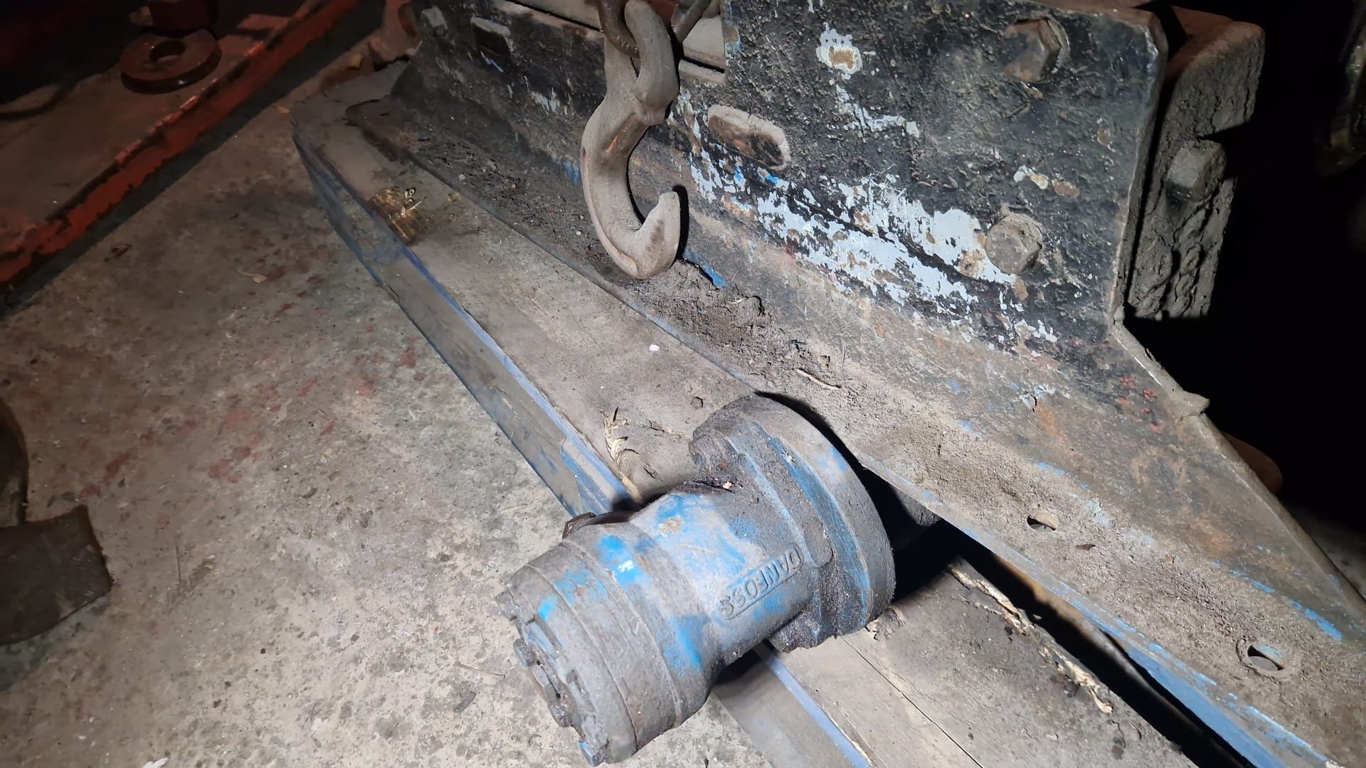 troliu de  forta tractor forestir sau platforma camioane