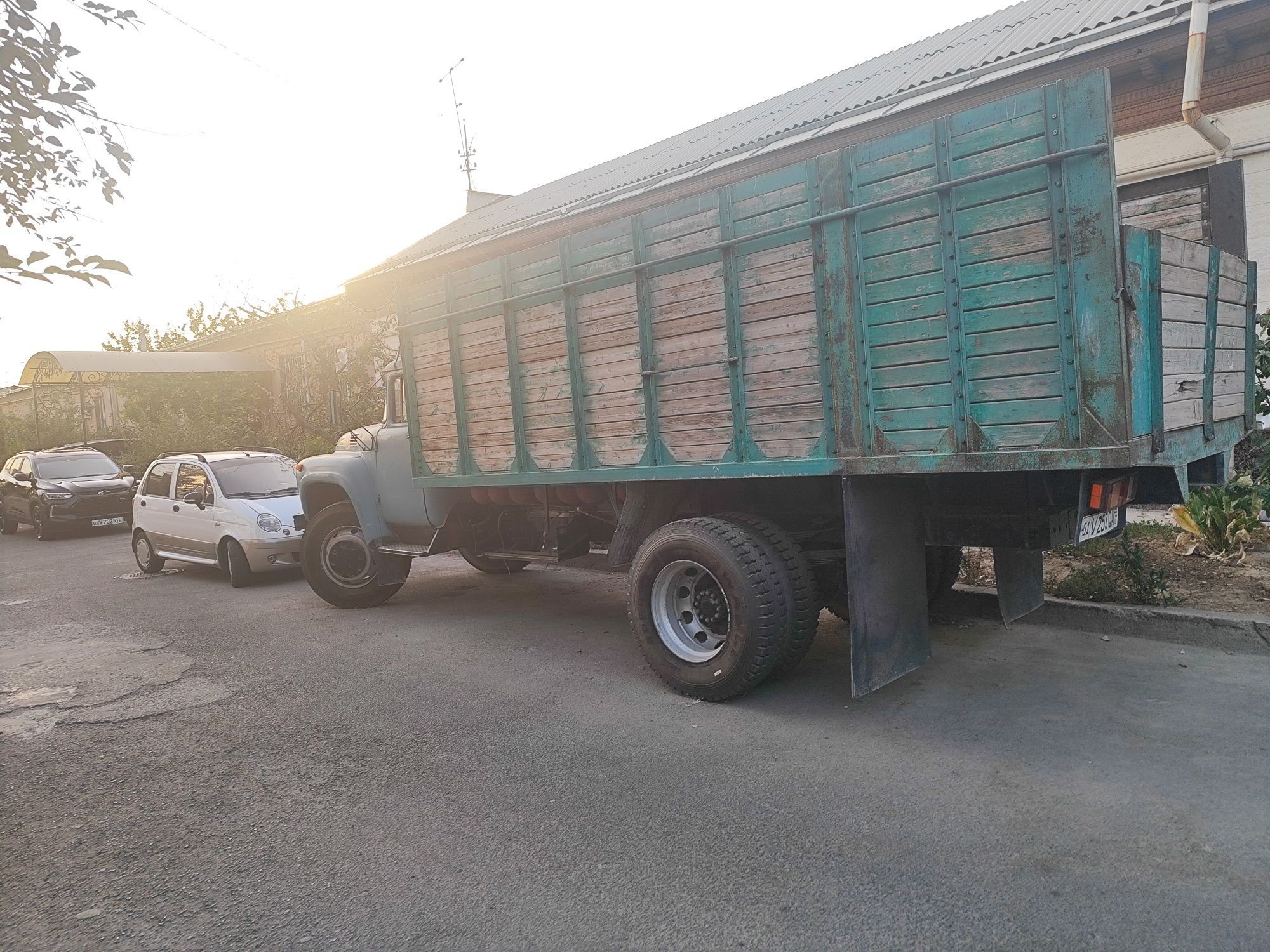 Srochna sotiladi Zil 130