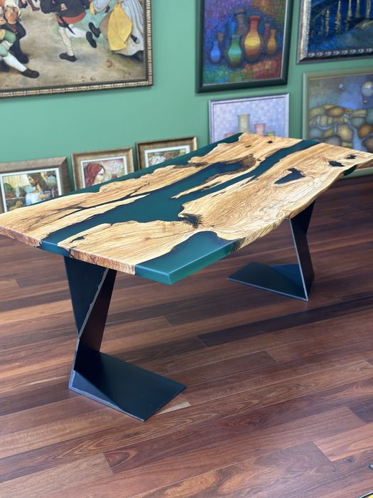 Трапезна маса от маслина и епоксидна смола зелен цвят