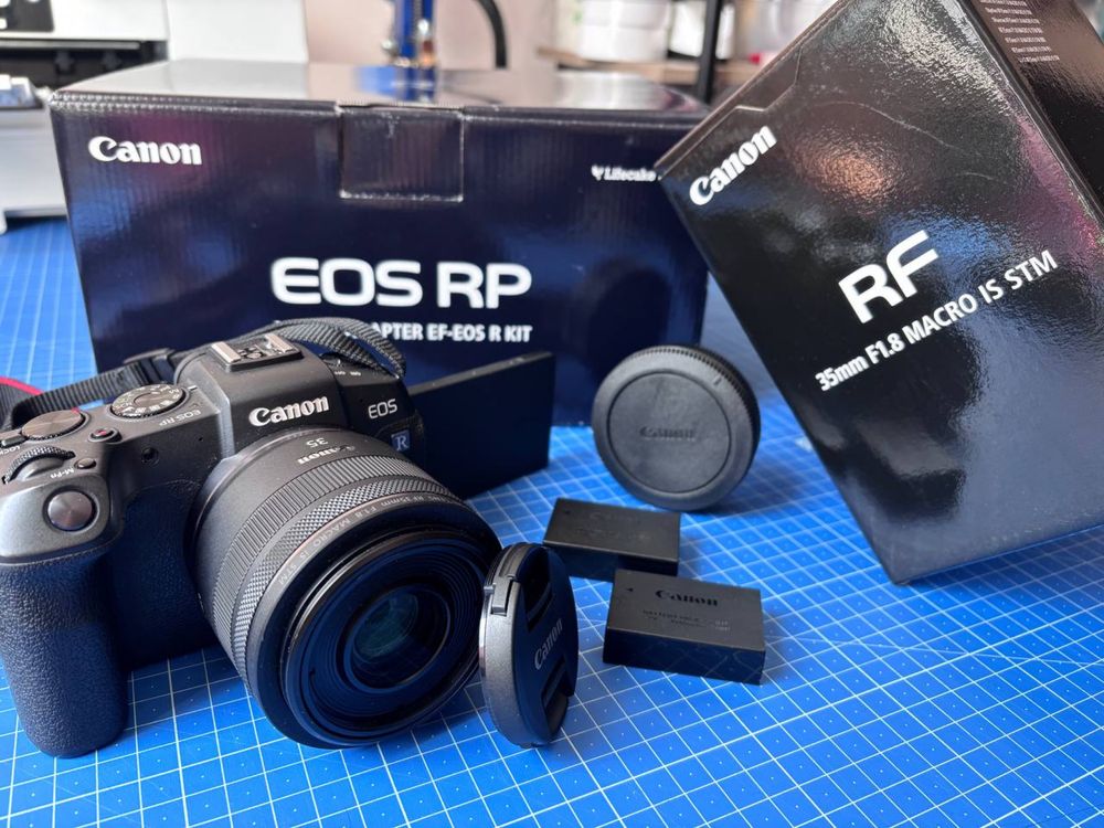 Фотоапарат CANON RP + обектив RF 35mm F1,8 + 2 допълнителни батерии