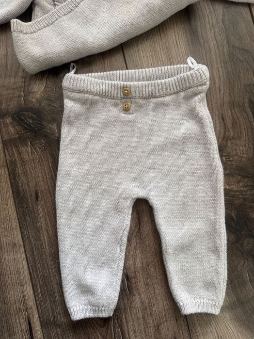 Сет от финно плетиво, панталон и пуловер в светло сив цвят. Р-р 3-6 М.