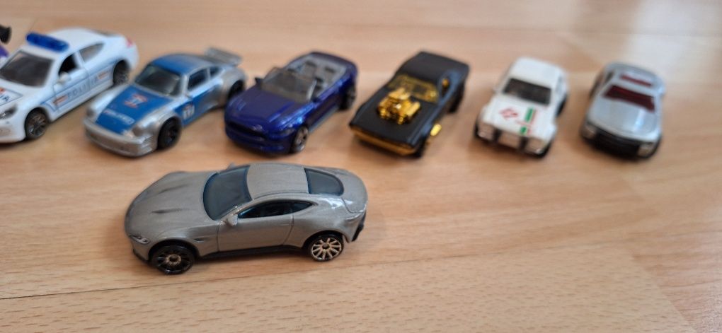 Machete 1:64 set Aston Martin, Porsche, Honda Civic, Mustang, Escort