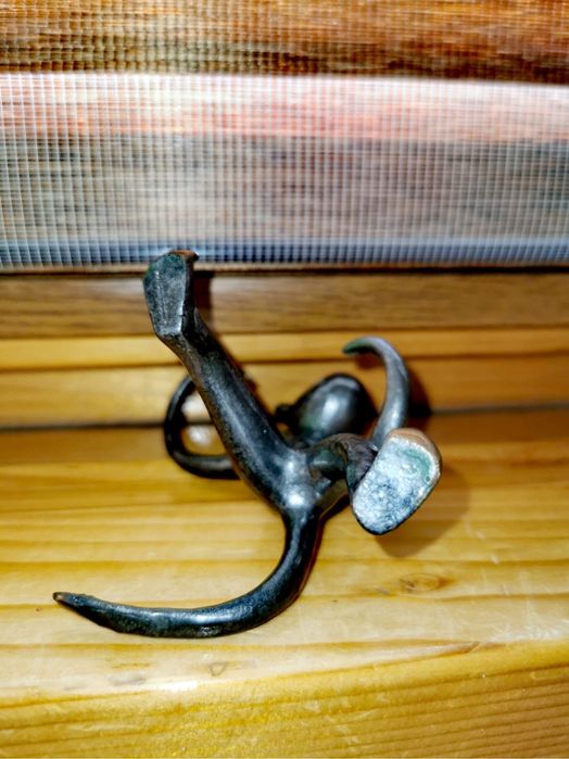 Антикварна декорация за маса маймунка плътна  отливка патиниран бронз