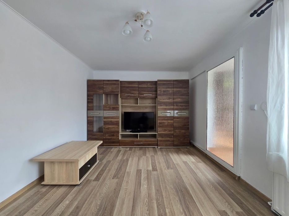 Casă de închiriat cu 4 camere, zona Dâmbu / Tudor - cu curte comună