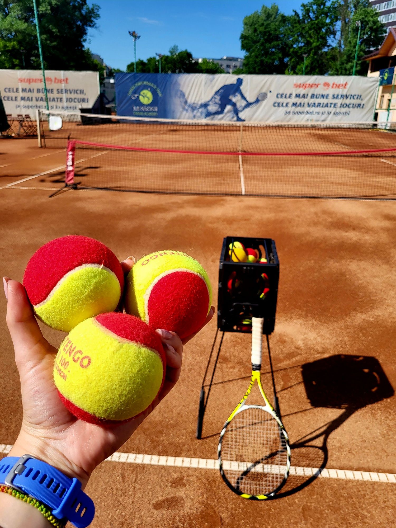 Antrenoare de tenis calificată ofer lecții de TENIS