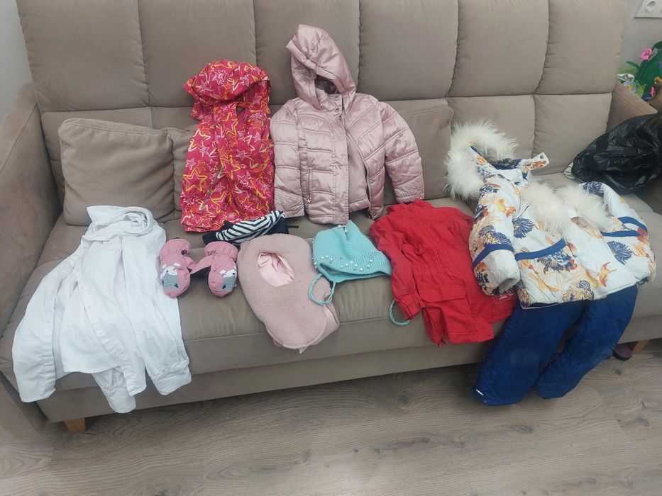 Отдам даром детские вещи на девочку