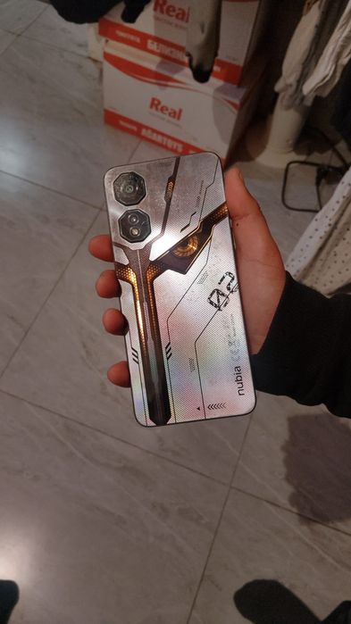 Продам телефон игровой тянит все игры