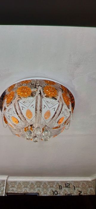 Продам люстру в гостиную