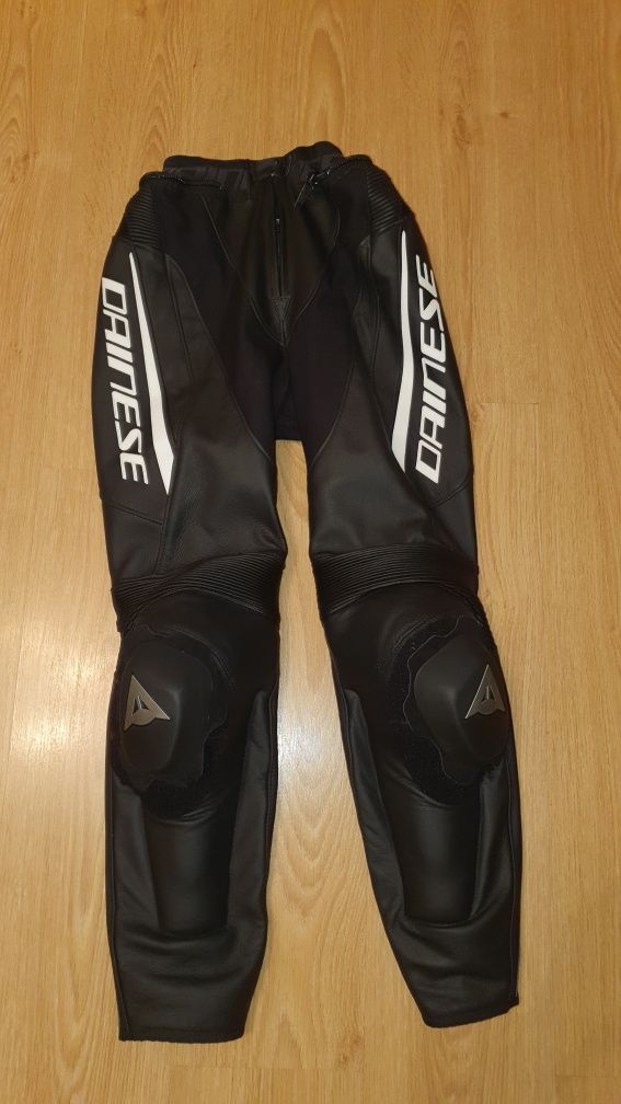 Pantaloni Dainese mărimea 44