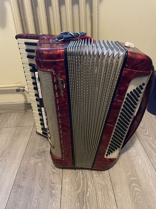 Vand acordeon de 120 basi