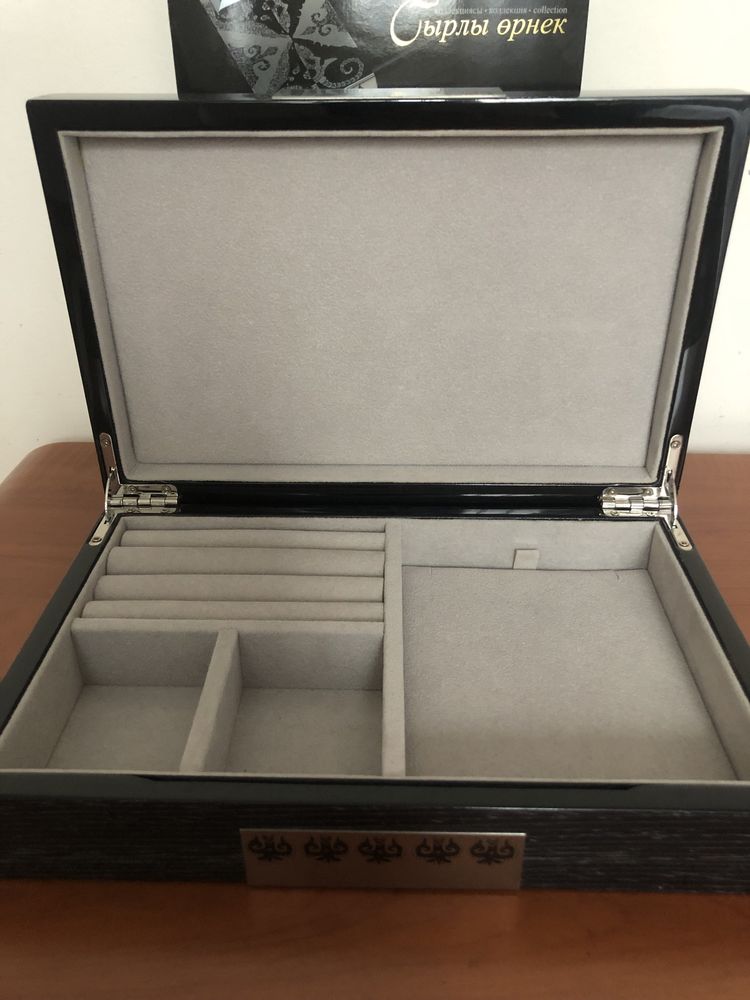 Шкатулка кейс декоративная коробка органайзер для ювелирных украшений