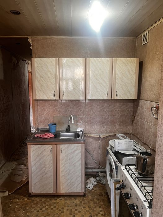 Кухоный гарнитур газ плита зеркало шкафы за все прошу 500000 тыс