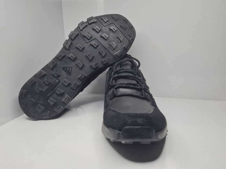Маратонки Adidas Terrex 

Нови без кутия.

Размер 46 2/3 стелка 30 см.