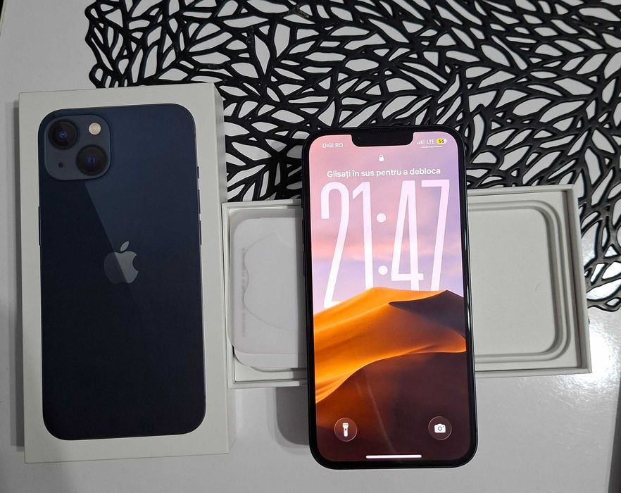 iPhone 13, Midnight, 128gb impecabil 98% Sanatatea bateriei.
