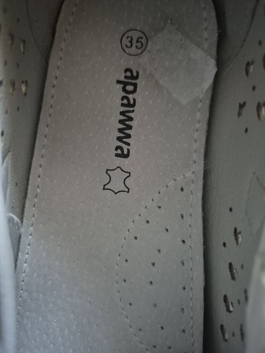 Pantofi perforați 35
