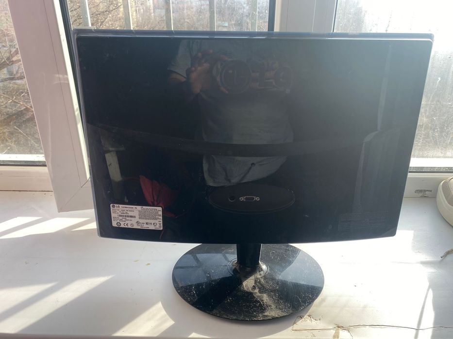 Монитор LG в рабочем состоянии