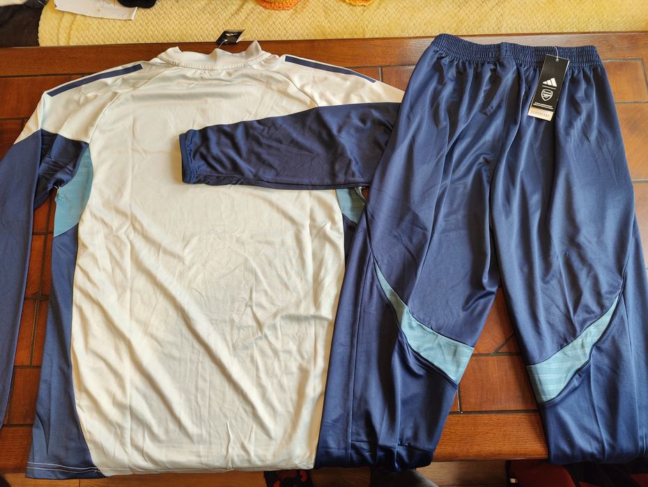 Тренировъчен футболен екип Arsenal 25/26 сив