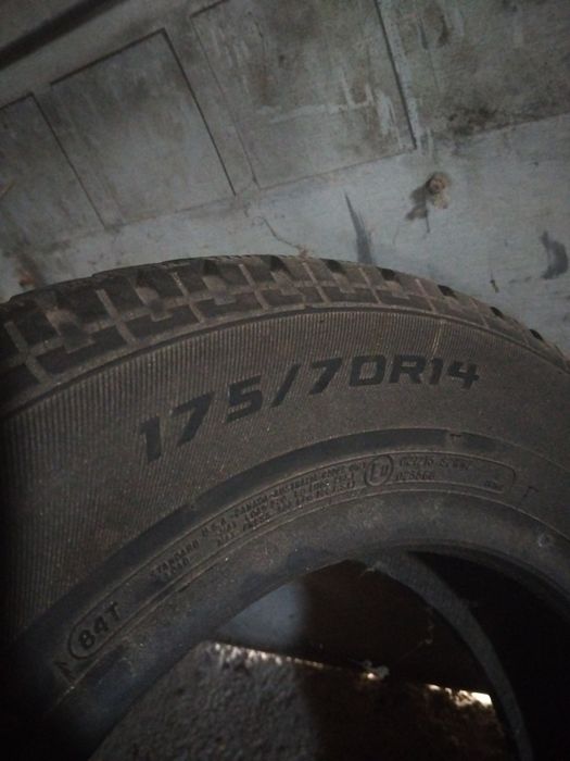 Продават се два броя зимни гуми!!