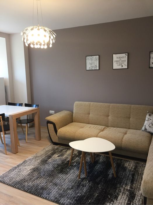 Под наем 3-стаен Апартамент с две спални до църквата Света Петка