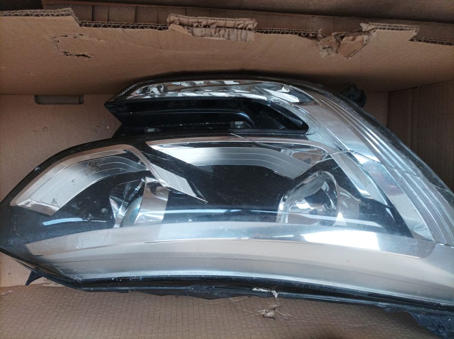 Vând far Renault Megane 2017