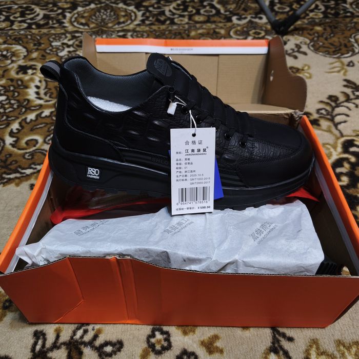 Продам ботинки осенние