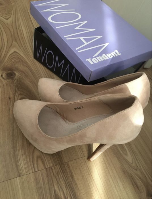 Дамски обувки на висок ток