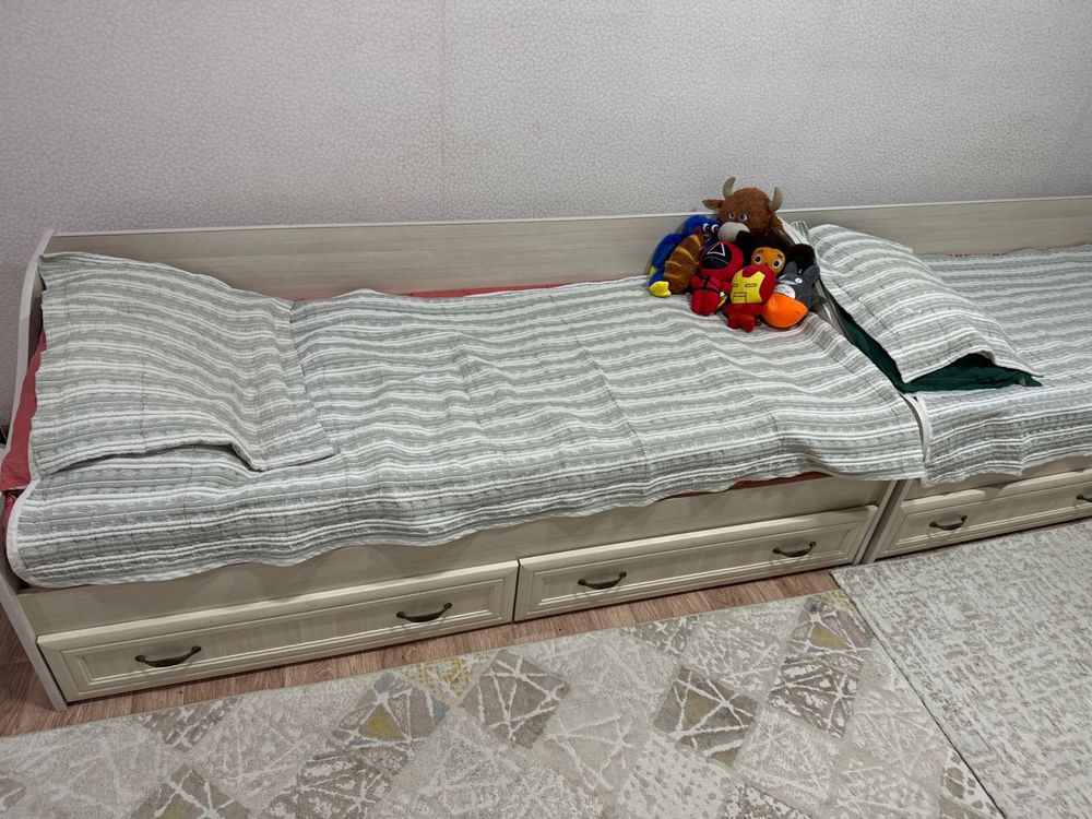 Продается детский гарнитур с двумя кроватями!
