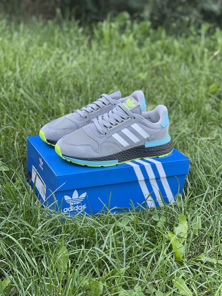 Кроссовки adidas хит этого года