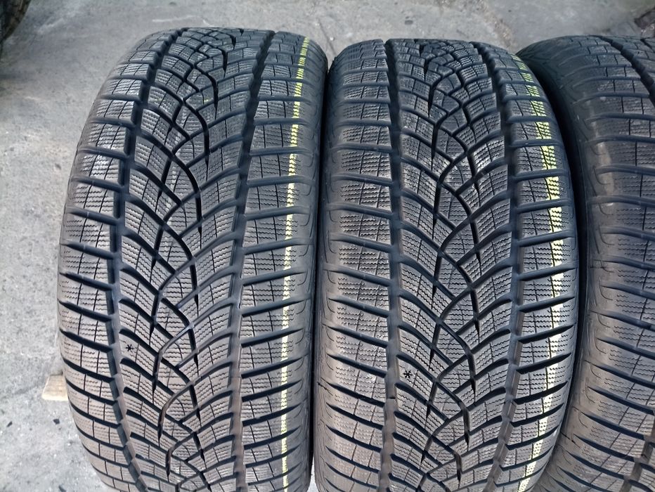 4 anvelope de iarna ca si noi Goodyear 255/45 R19 2xdot 2522 2xdot4021