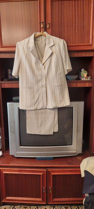 Продам брючный костюм