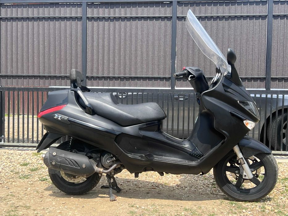 Scuter cu B-ul de 125 cc Piaggio X-EVO Transport gratuit