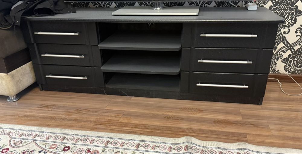 Продам тумбу под телевизор - напольная