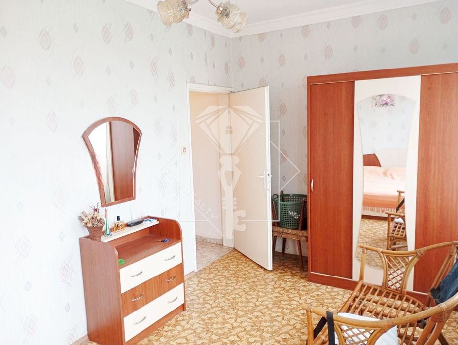Продава се Тристаен апартамент в Пловдив, Въстанически - 96 кв.м за 1667 €/кв.м - Снимка #2