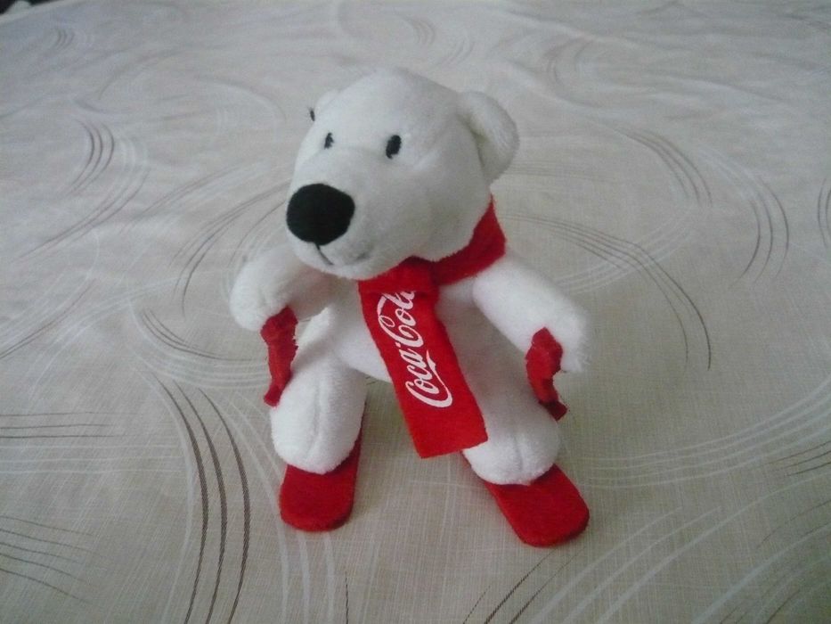 Различни неща с надпис Кока-Кола