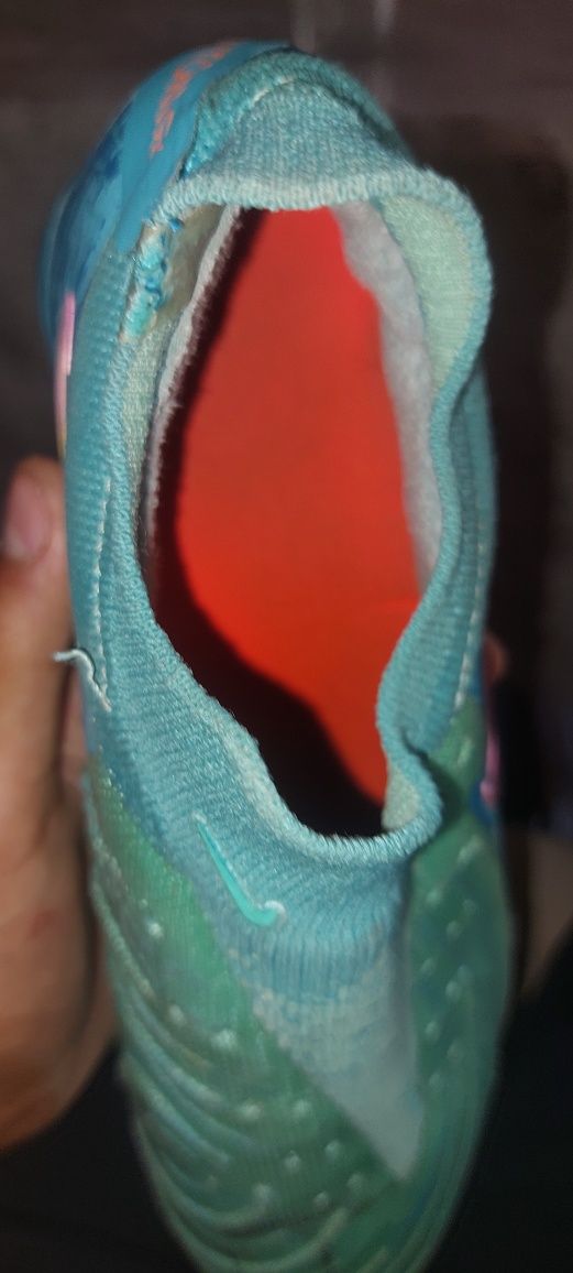 Бутсы nike phantom 2 siries (EURO 40 размер)