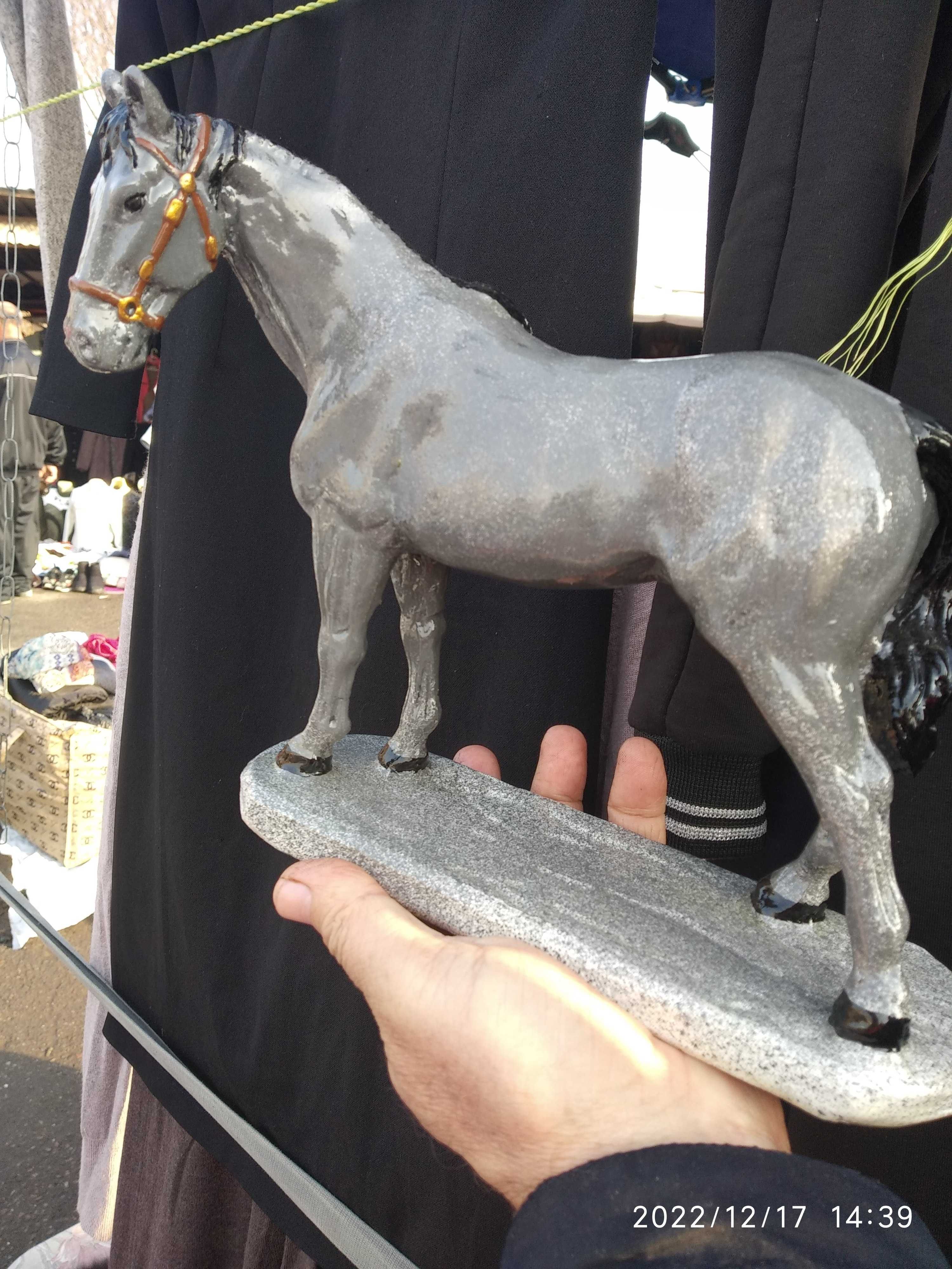 Сувенир конь изготовлен из гипса