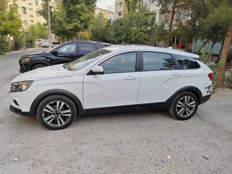 Продаю LADA VESTA автомобиль.