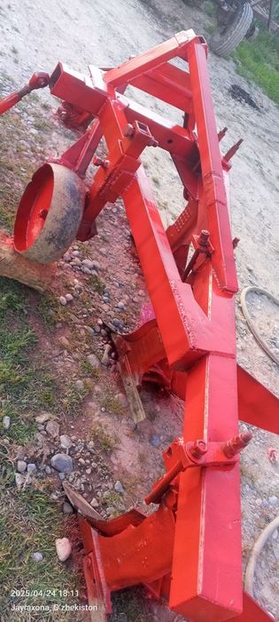 Плуг 3 корпус сотилади