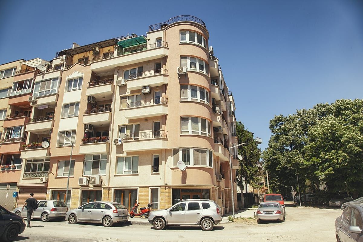 Дава се под наем Двустаен апартамент в Варна, Базар Левски - 66 кв.м за 561 € - Снимка #9