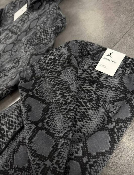 Продавам Екип Л Размер Jordan