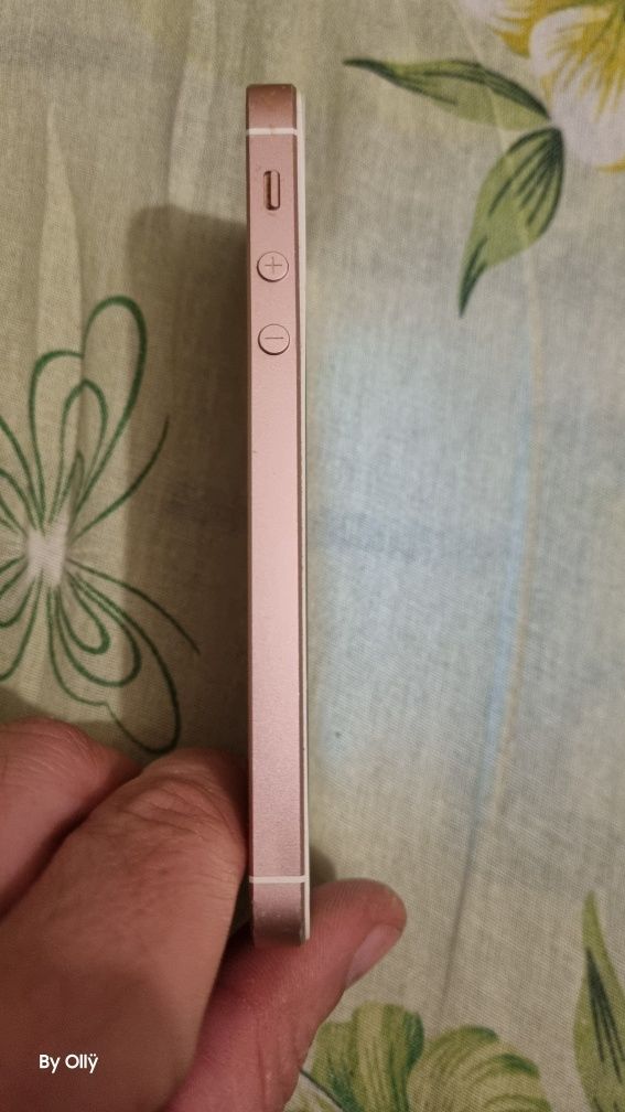 Vand iphone SE pink  functional pret 200 de lei