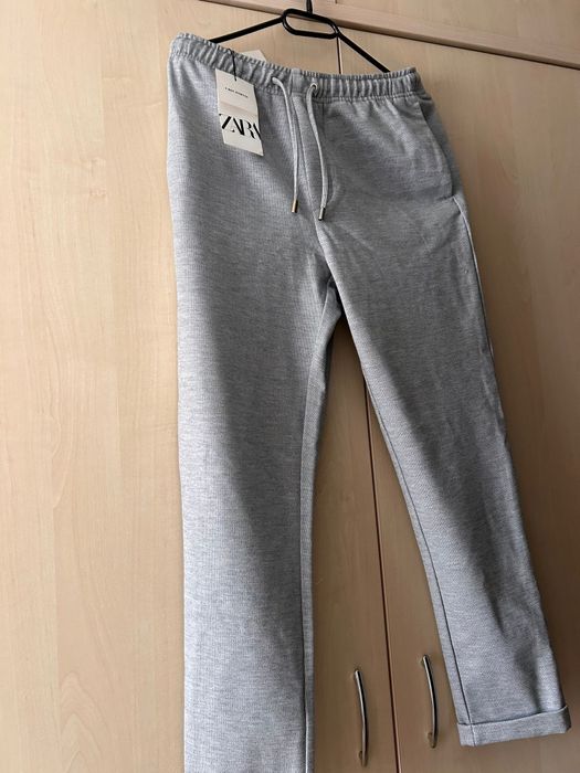 Pantaloni eleganți zara
