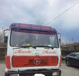 Camion cu macara forestiera