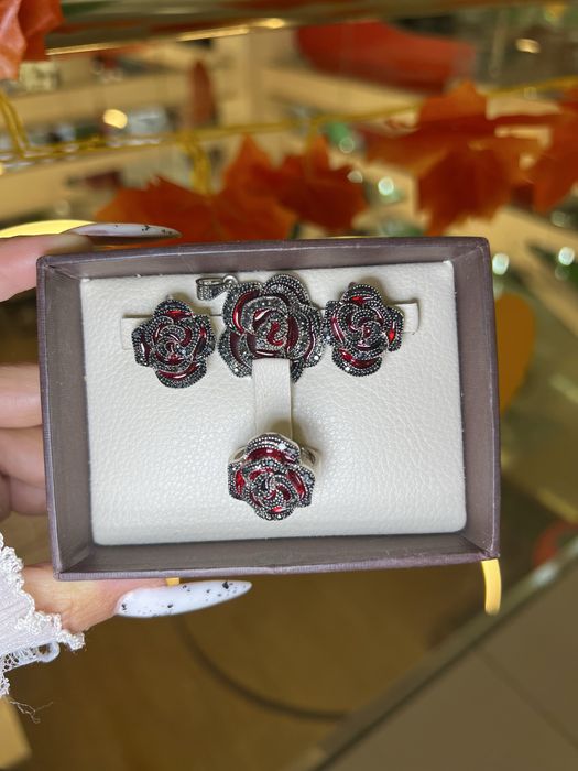 Комплект серебро эффектный 17 рр