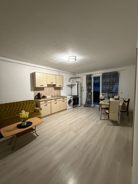 Vand apartament , deasupra de Bmw, Floresti