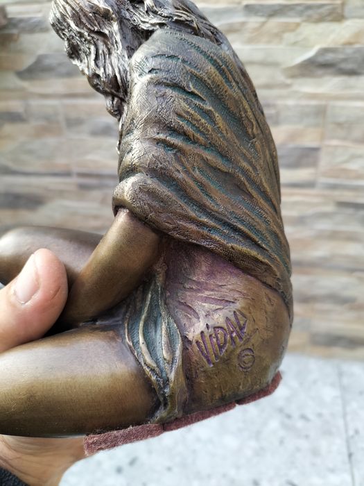 Statueta din bronz,autentificată,inaltime27 cm,este noua,în bănci gas