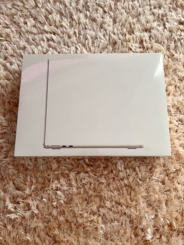 Laptop Apple MacBook Air 13.6 inch procesor M2 512GB