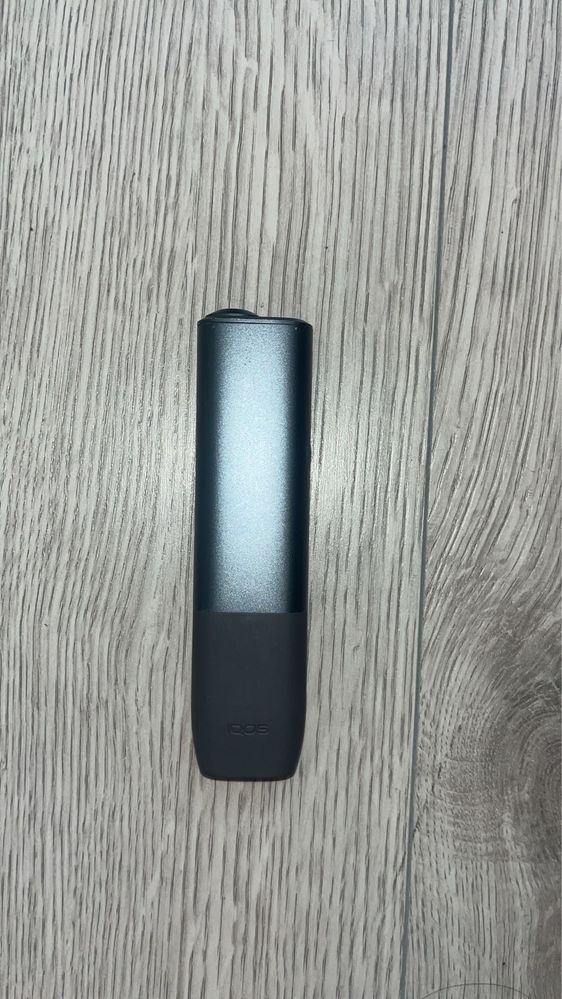 Vand doua aparate IQOS Iluma si IQOS Iluma I