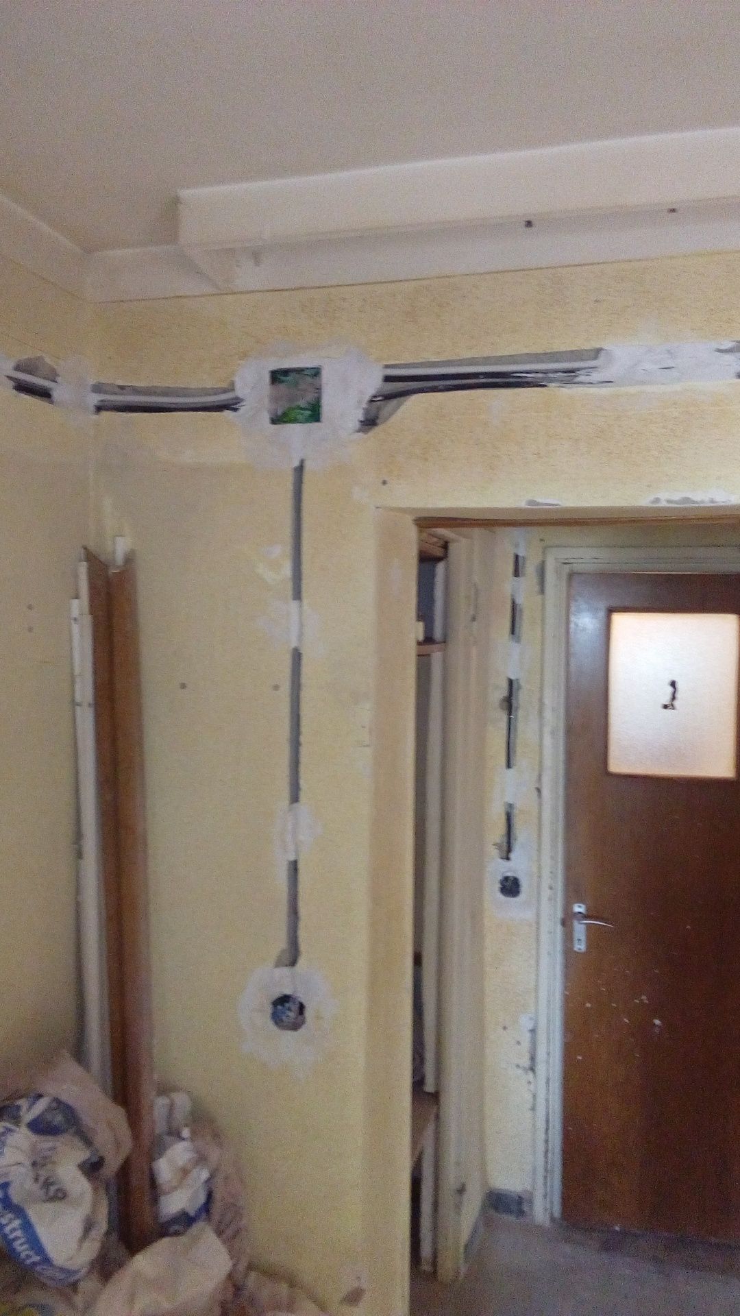 Electrician execuție și reparații instalații electrice Iași